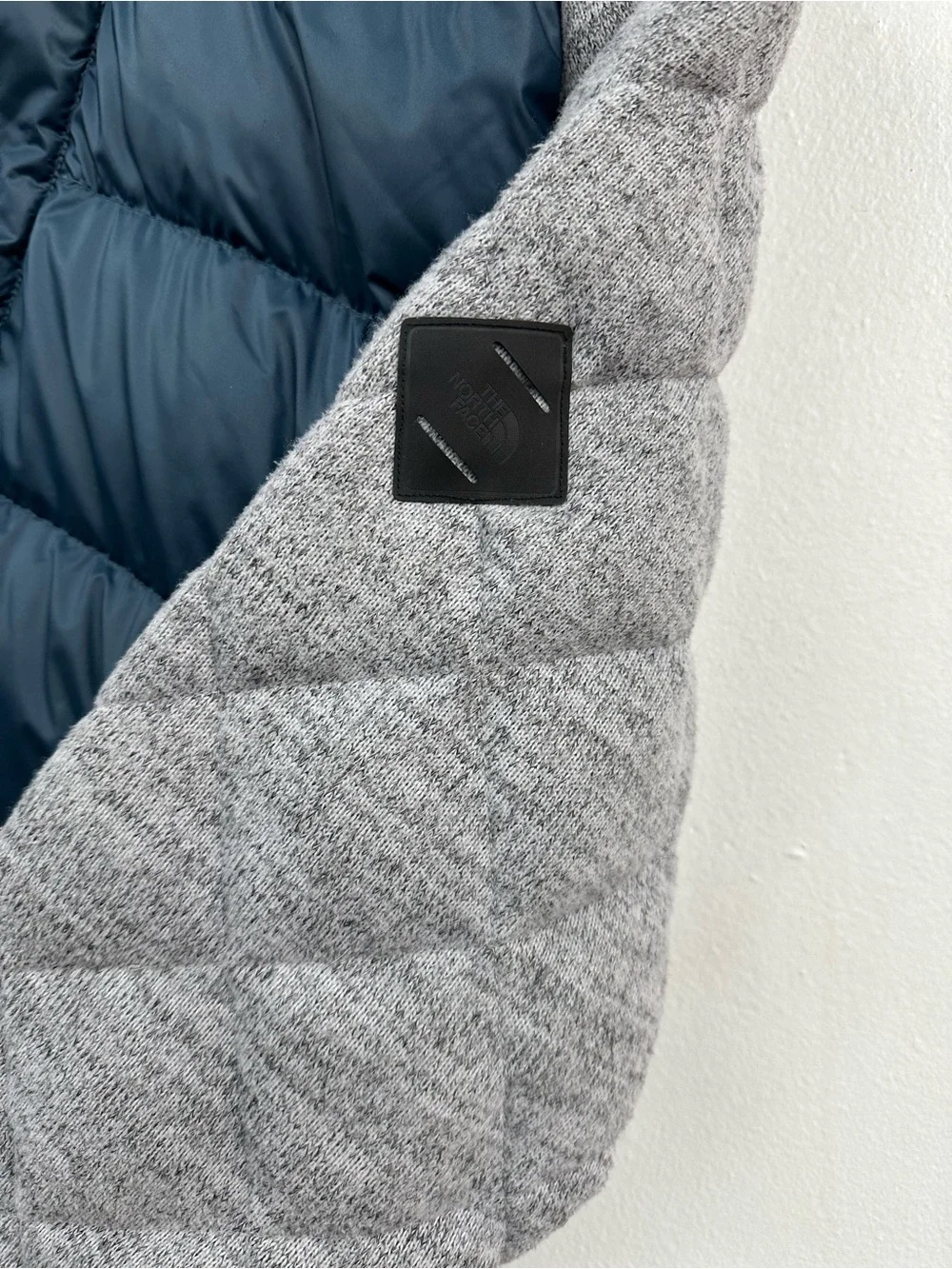 The north face grey navy blue quilted puffer jacket men’s size xl goose down